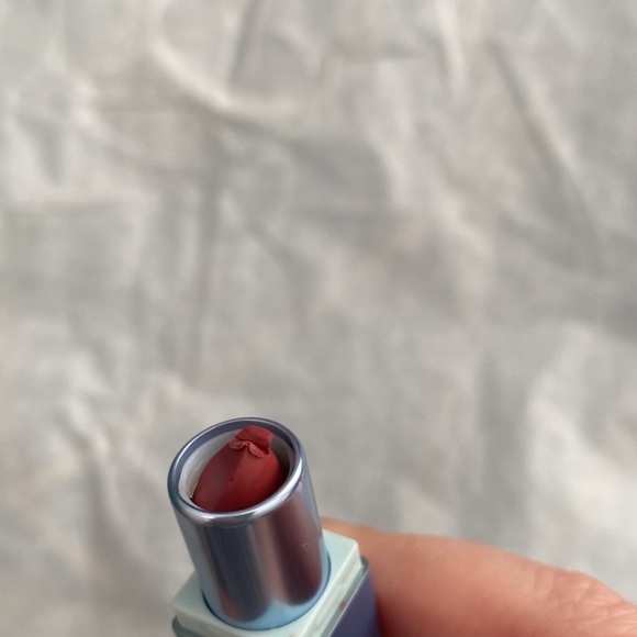 *New Kosas Weightless lip color (daydream) nourishing satin lipstick - Picture 2 of 3